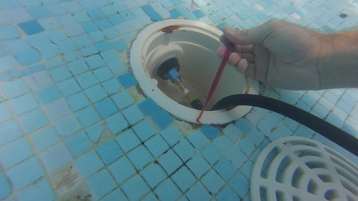 Fuite de piscine dans le Var et le 06 : détecter une perte d'eau de bassin sans vider ni tout casser