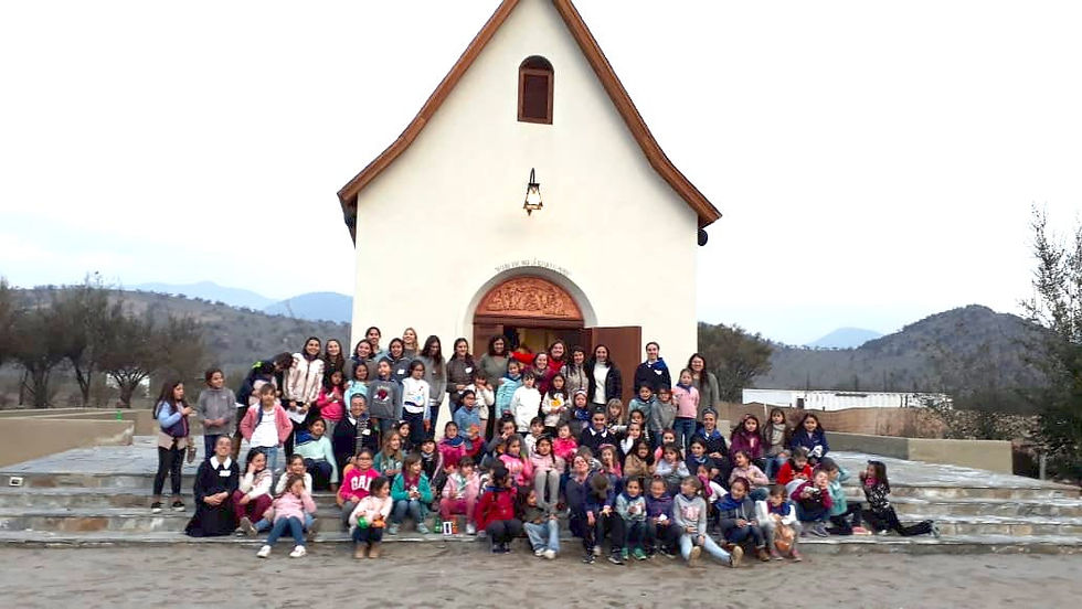 Apóstoles de María - Paseo a Colina