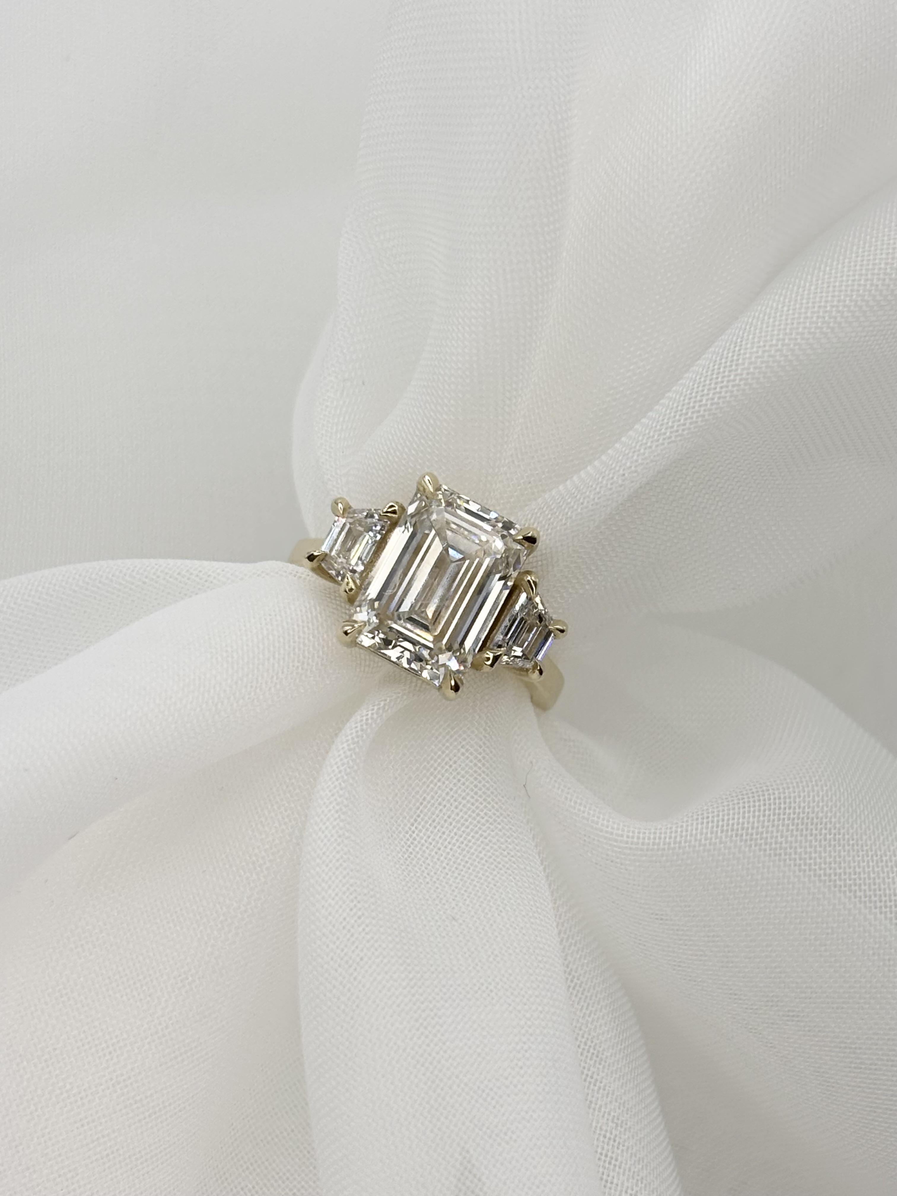 An artistic sketch of an exclusive engagement ring featuring a massive rare gemstone.