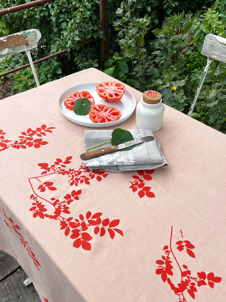 Miniaturbild: coralfarbenes Leinen-Tischtuch "kleine Heckenrose"