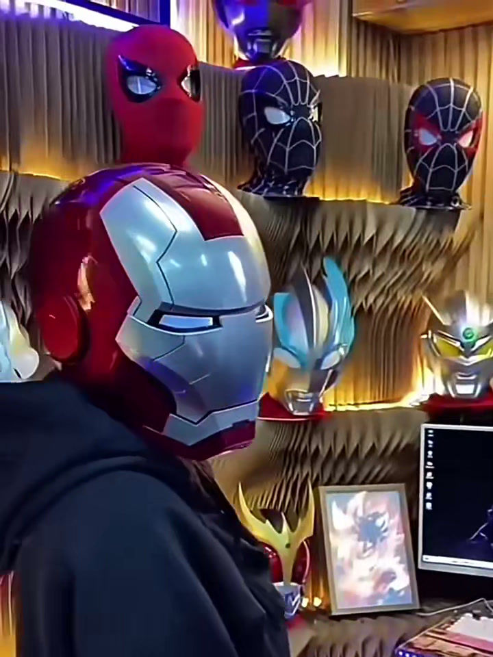 Thumbnail: DT Iron Man Helmet 1:1 Remote Voice Control Wearable Cosplay Prop Mask