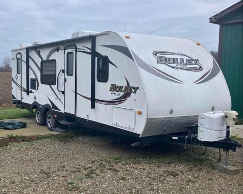 We bought a "new" camper!