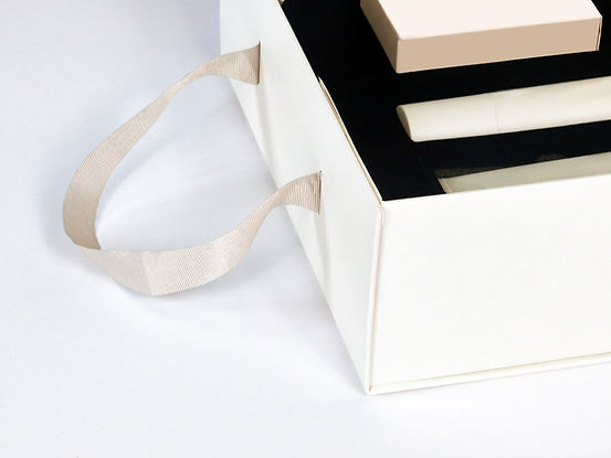 collapsible-rigid-box-ribbon-handle.jpg