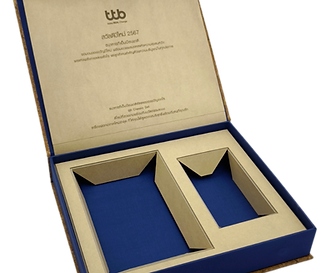 magnetic-closure-rigid-gift-box_edited.p