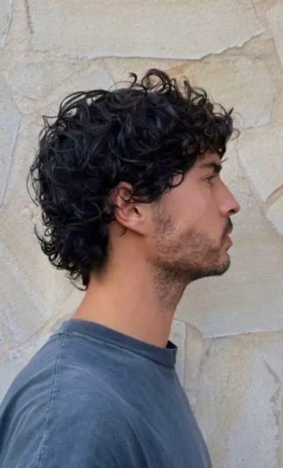 cheveux bouclés hommes