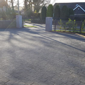 Block paving driveway by Johnson Surfacing