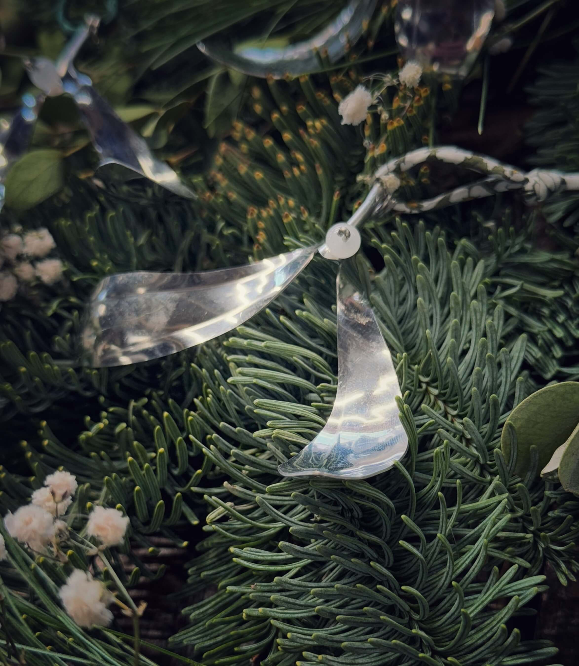 SILVER MISTLETOE - SINGLE