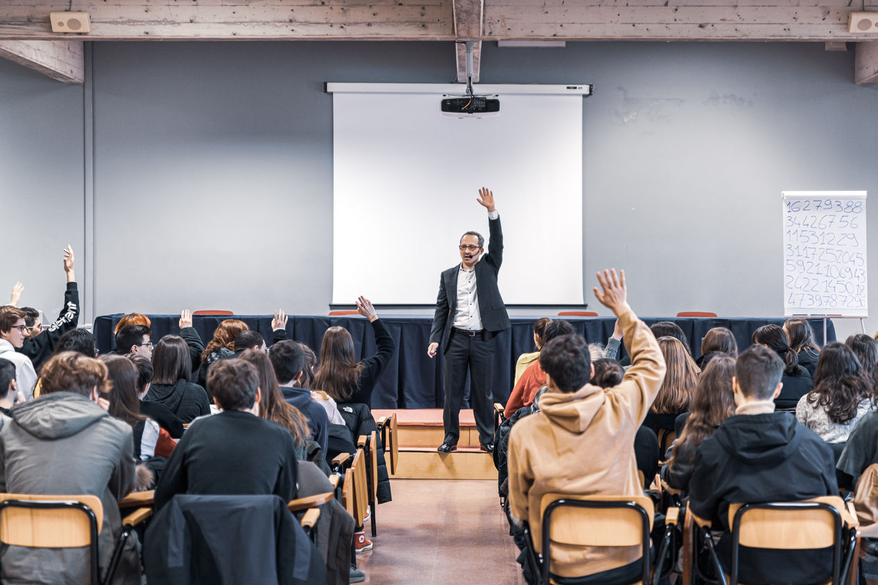 Conferenza di PNL e Strategie di Apprendimento al Liceo Tron Zanella di Schio