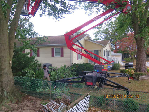 Spider Lift in a narrow back yard