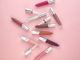 L’Oréal Paris Brilliant Signature Plump Lesk na rty