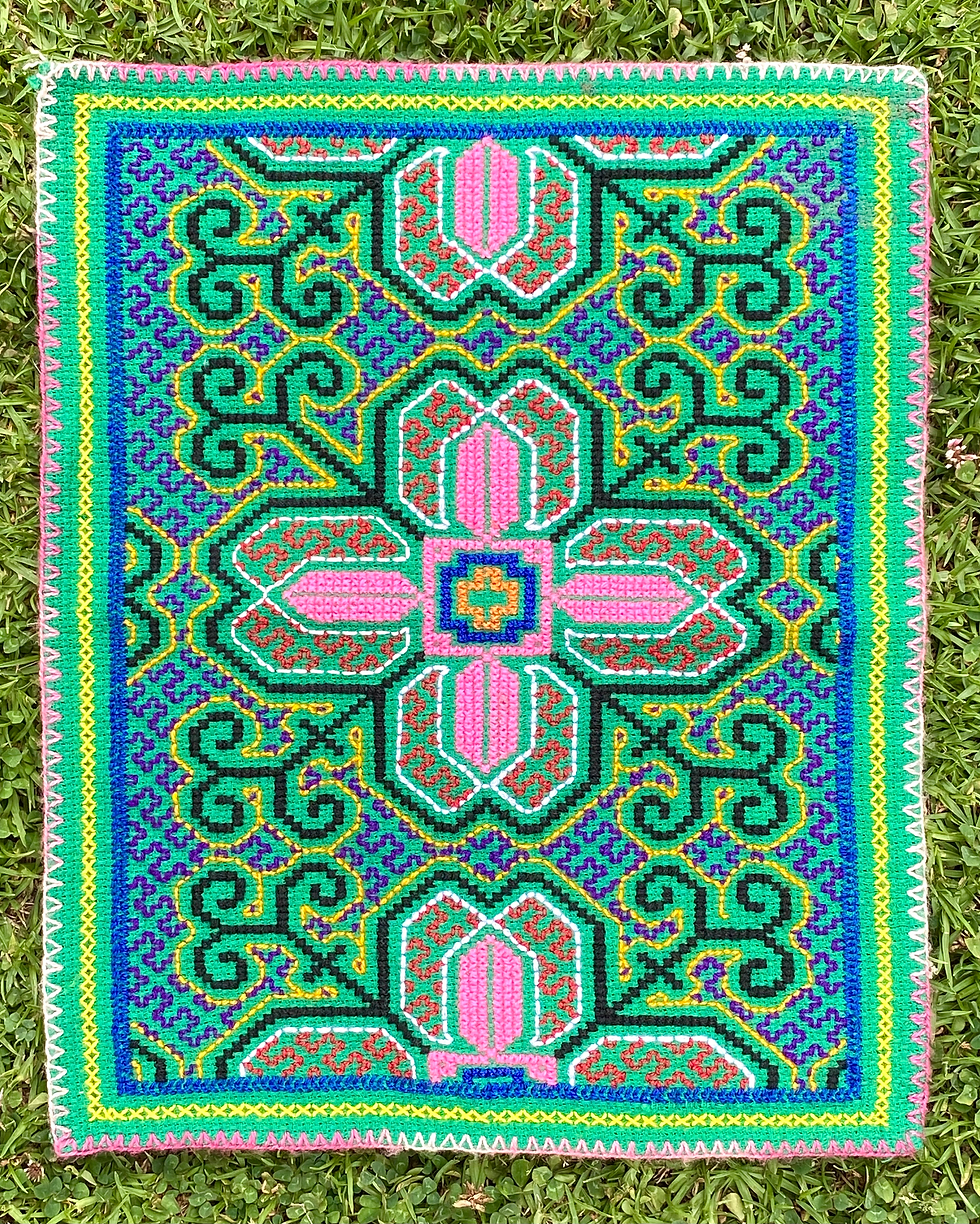 Miniaturbild: Loving Embrace Embroidery