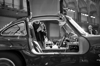 Grand Palais, voiture de sport de collection, vente aux enchères, noir et blanc, Paris France