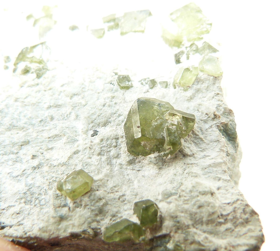 Thumbnail: Granát (demantoid)