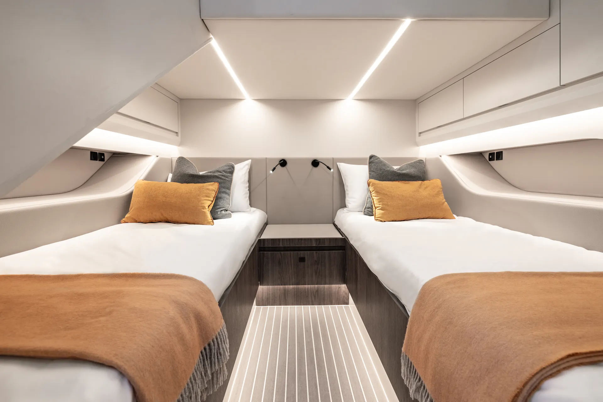 VQ55 Sports Line , Vanquish , sports yacht , boatingreece , boating greece 