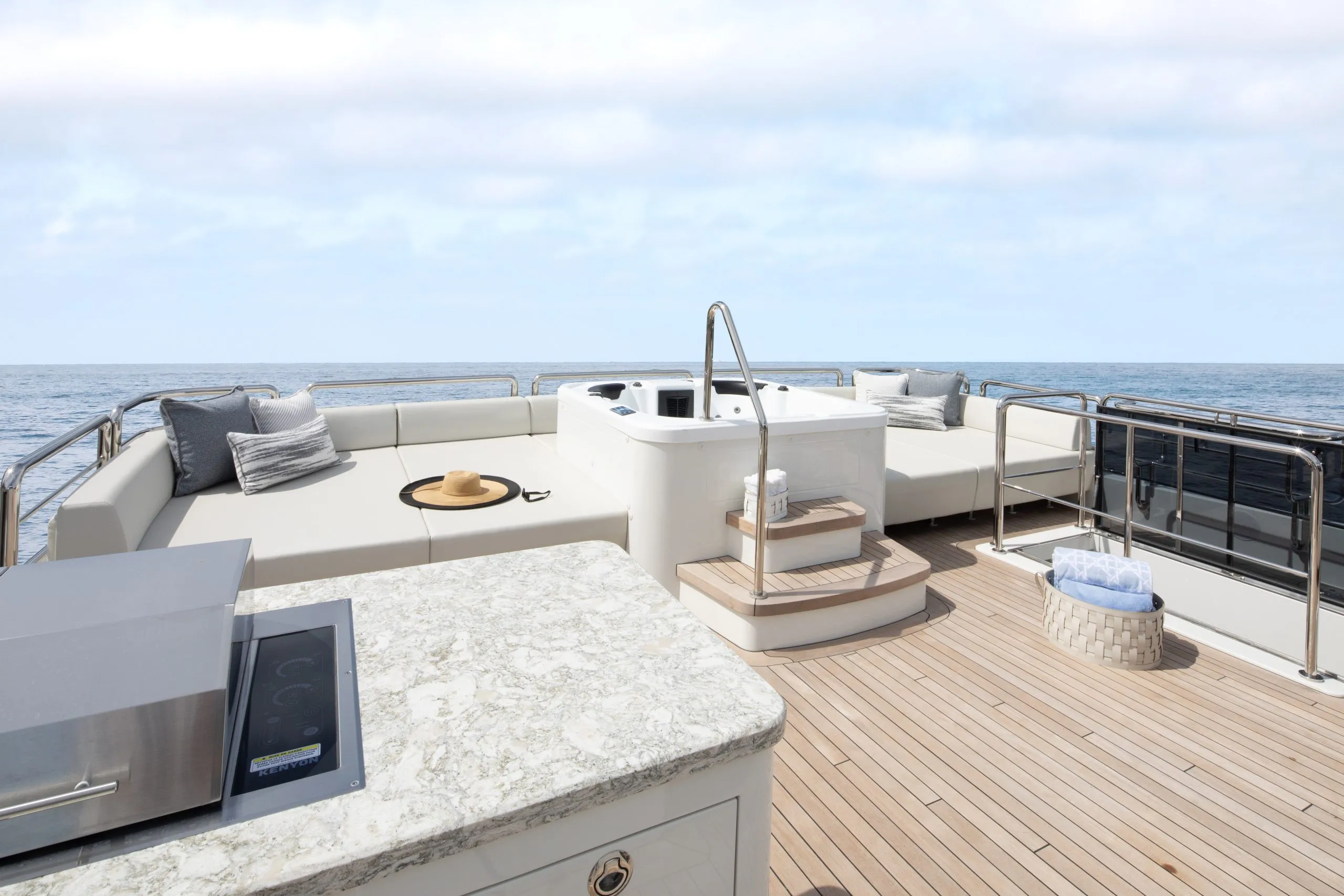 OCEAN ALEXANDER 32 LEGEND , superyacht , boatinggreece , boating greece , boating , yachting, news