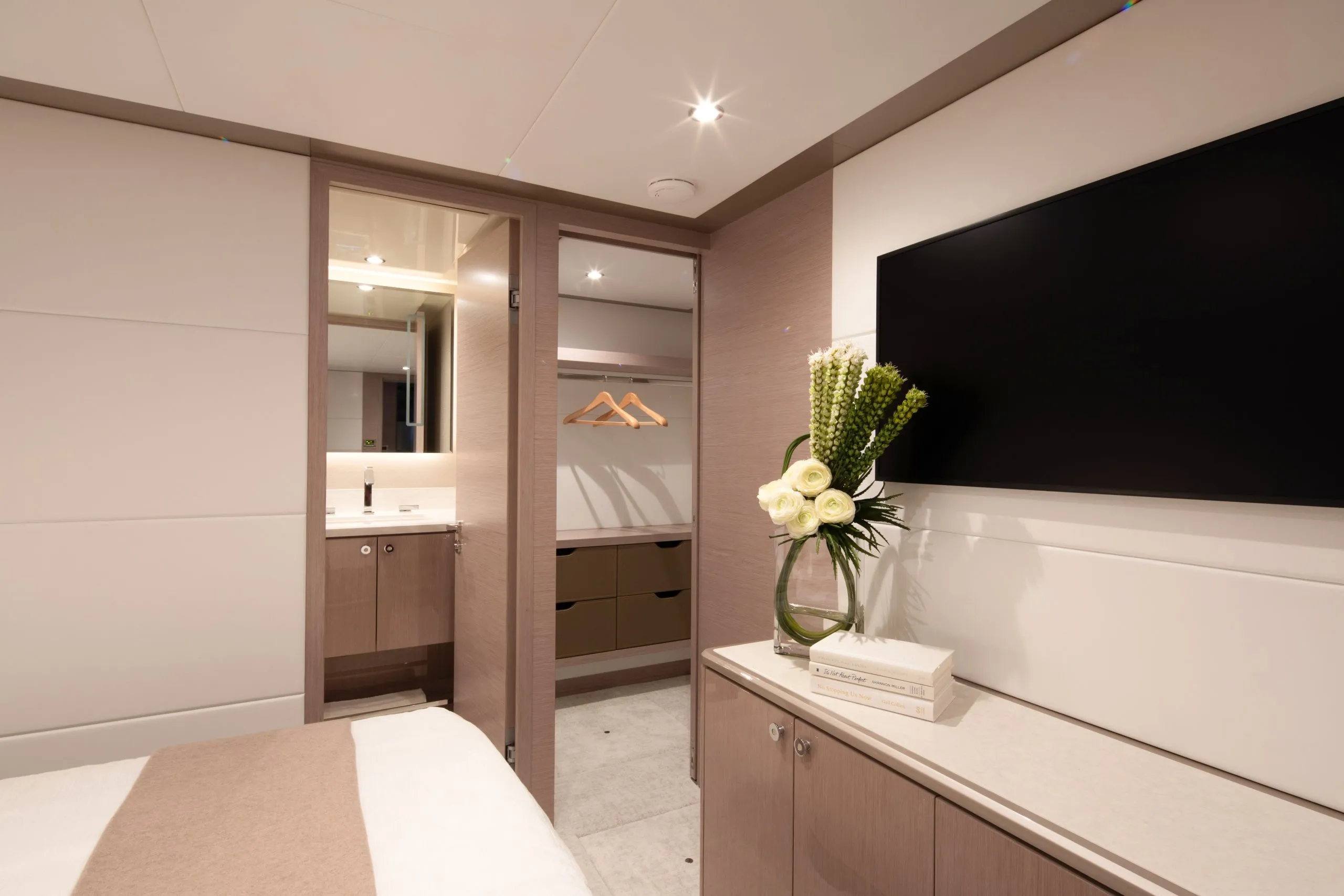 OCEAN ALEXANDER 32 LEGEND , superyacht , boatinggreece , boating greece , boating , yachting, news