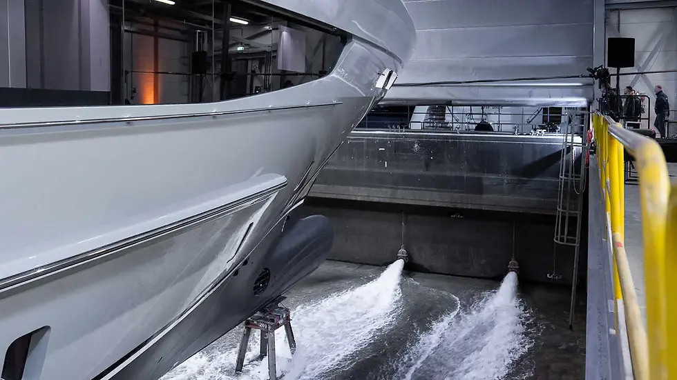 Η Heesen λανσάρει το νέο super yacht Oslo24, Cinderella Noel IV με γυάλινο πυθμένα πισίνας και εξωτερικό τζάκι