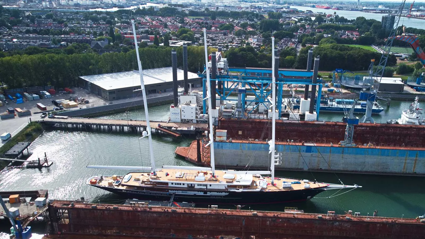 Koru: Το ιστιοπλοϊκό yacht 127 μέτρων του ιδρυτή της Amazon Jeff Bezos