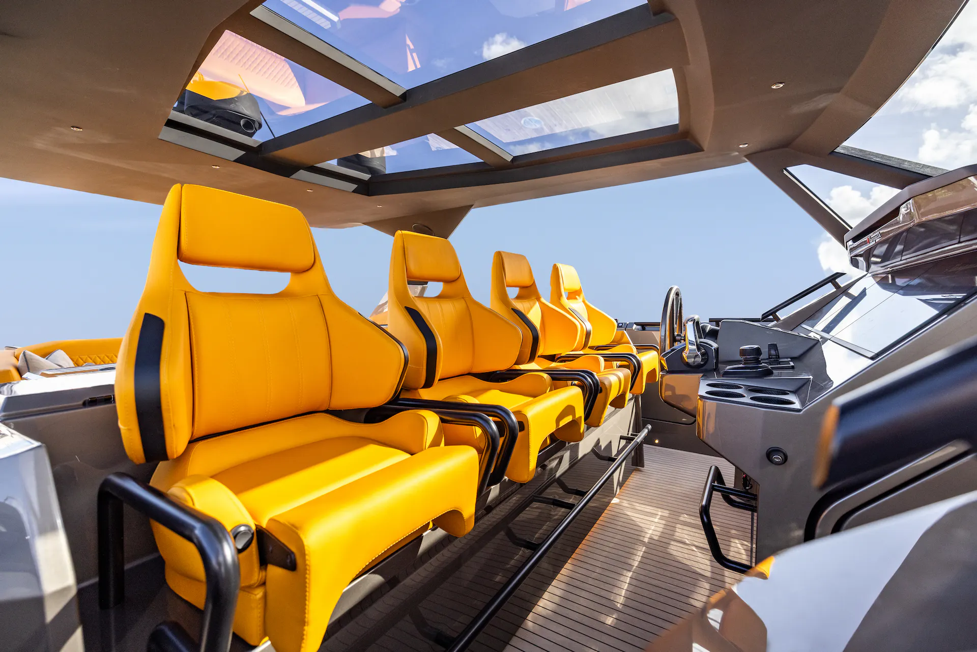VQ55 SPORTS LIVE , VANQUISH , boating geece , boatingreece , dutch yachts , yachting, speed 