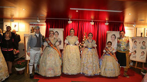 Melani i Carla assisteixen a la proclamació de les falleres majors de Xàtiva.