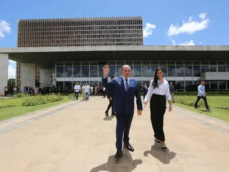 Ibaneis assina renúncia e deixa GDF para se candidatar ao Senado