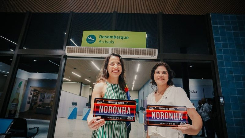 Enquanto os hospitais sangram, Raquel curte Noronha