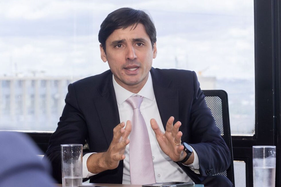 Carlos Costa pretende atuar longe do anonimato