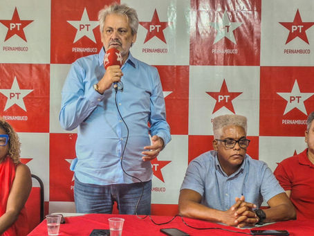 O fogo amigo do petista