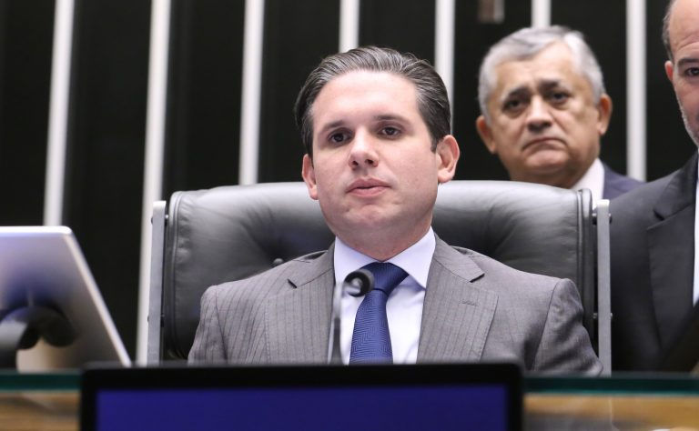 Motta quer avançar votação da PEC da escala 6x1 com equilíbrio