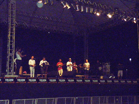 Bom público compareceu na primeira noite de no pátio de evento Jair Pereira
