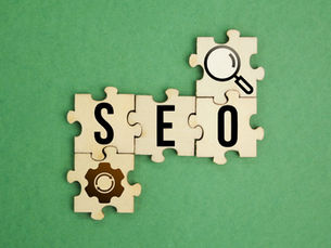pieces-puzzle-seo-referencement-naturel-loupe-roue-crantee