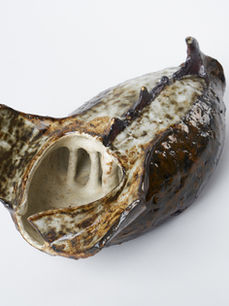 CCH 005 21, 谁是谁 (Who's Who), 12 x 25.5 x 16.5 cm, Stoneware, Iron oxide, satin glaze, toma