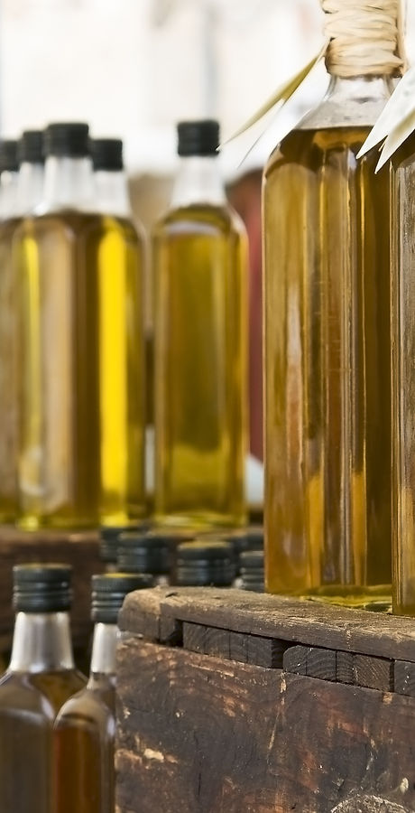 Botellas del aceite de oliva