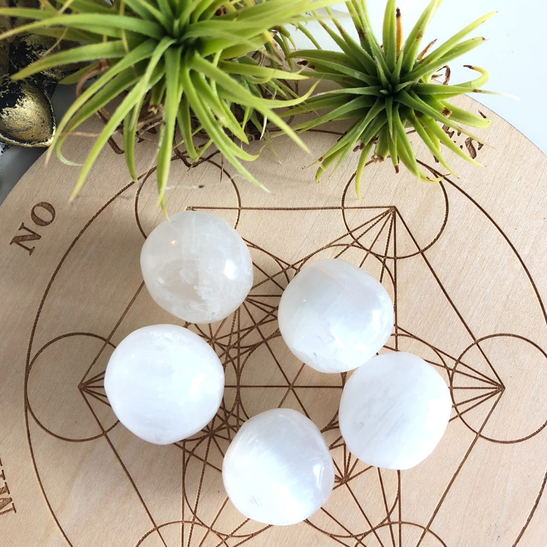 Selenite Sphere 20 - 30mm