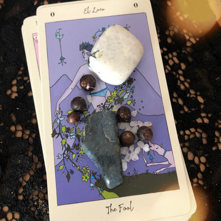 Easy Ways to use Crystals with Tarot