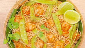 NOUILLES SAUTÉES AUX CREVETTES ET POIS GOURMAND