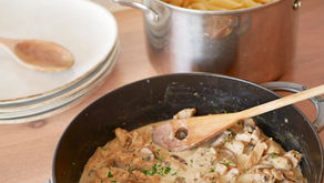 AIGUILLETTES DE POULET/ CHAMPIGNONS DE PARIS À LA CRÈME D’ISIGNY