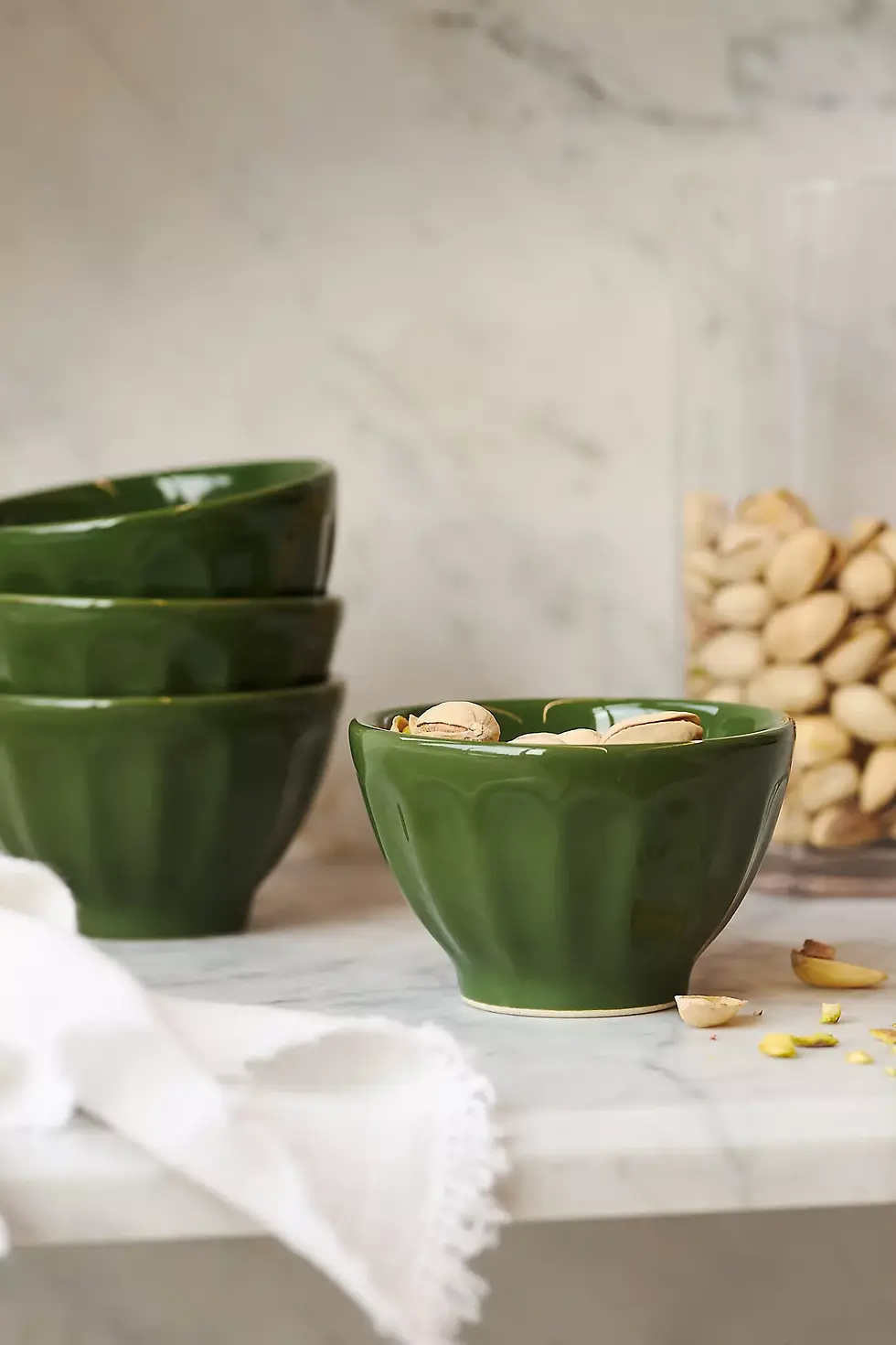 âSet of four neutral-toned stoneware nut bowls from Anthropologie, a minimalist and affordable home dĂ©cor gift.â