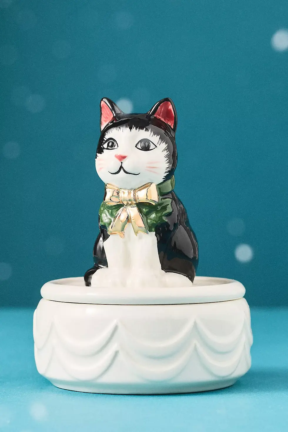 âAnthropologie cat-shaped trinket box, a whimsical and elevated small gift for jewelry or keepsakes.â