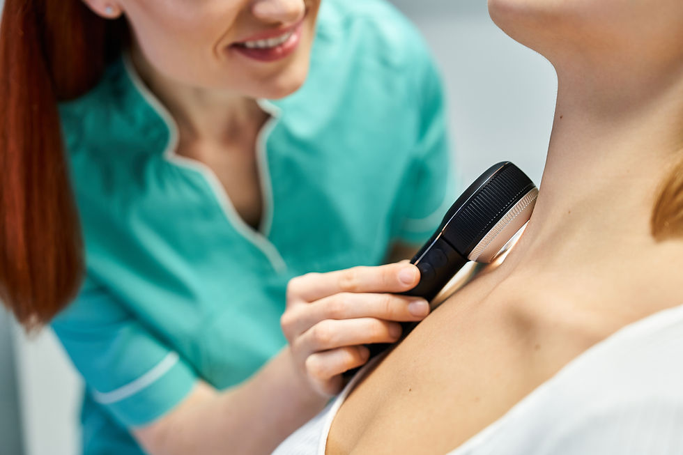 young-specialist-performing-a-detailed-dermatology-2026-03-25-09-03-59-utc.jpg