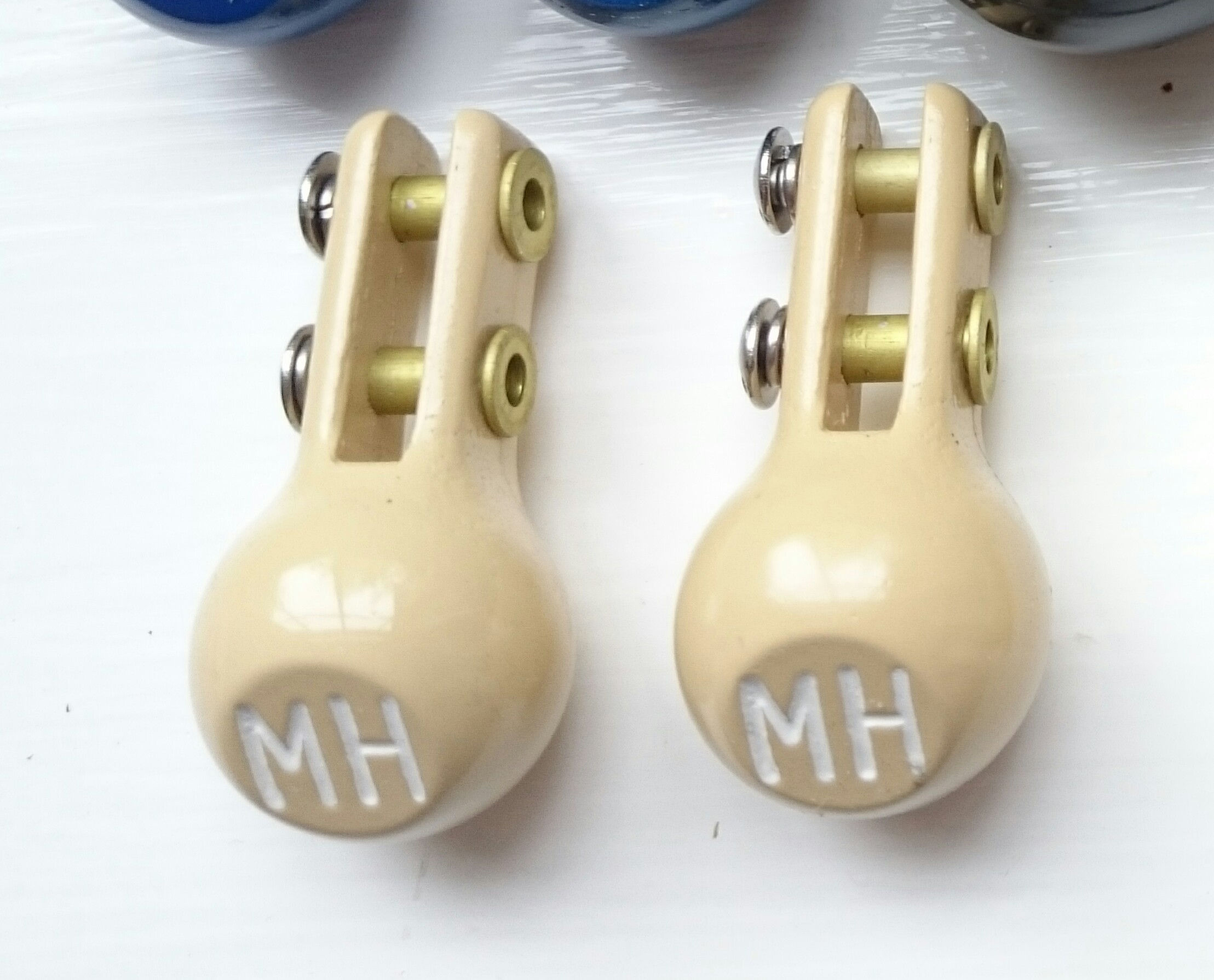 Beech 18 Manifold Heat control knobs