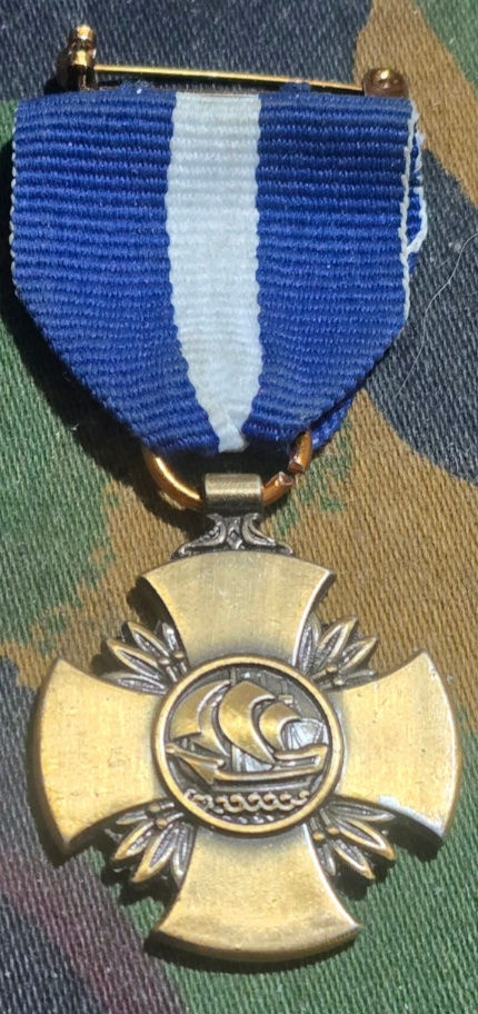 Reoroduction US Navy Cross Medal with Ribbon 15
