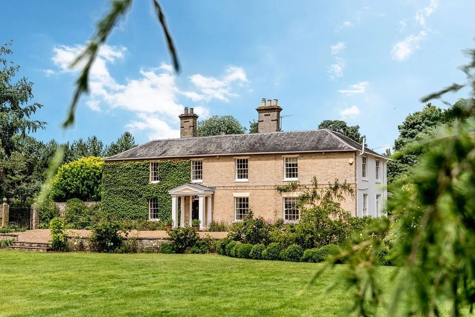 Luxury Cottages: UK large country home with gardens.