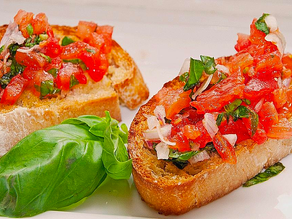 Bruschettas with tomato and garlic