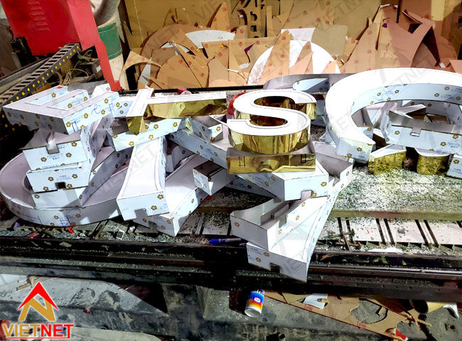 gia công chữ nổi inox