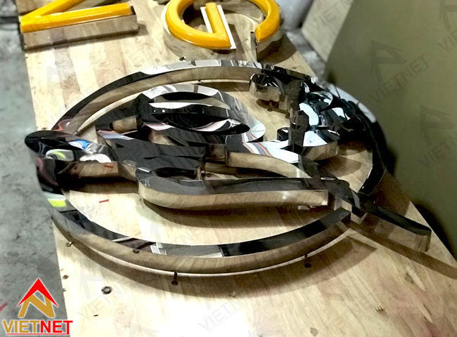 gia công chữ nổi