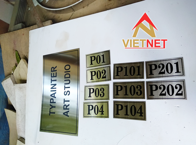 Bảng chỉ dẫn inox ăn mòn cho trung tâm nghệ thuật