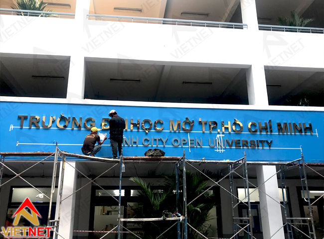 bảng hiệu trường đại học