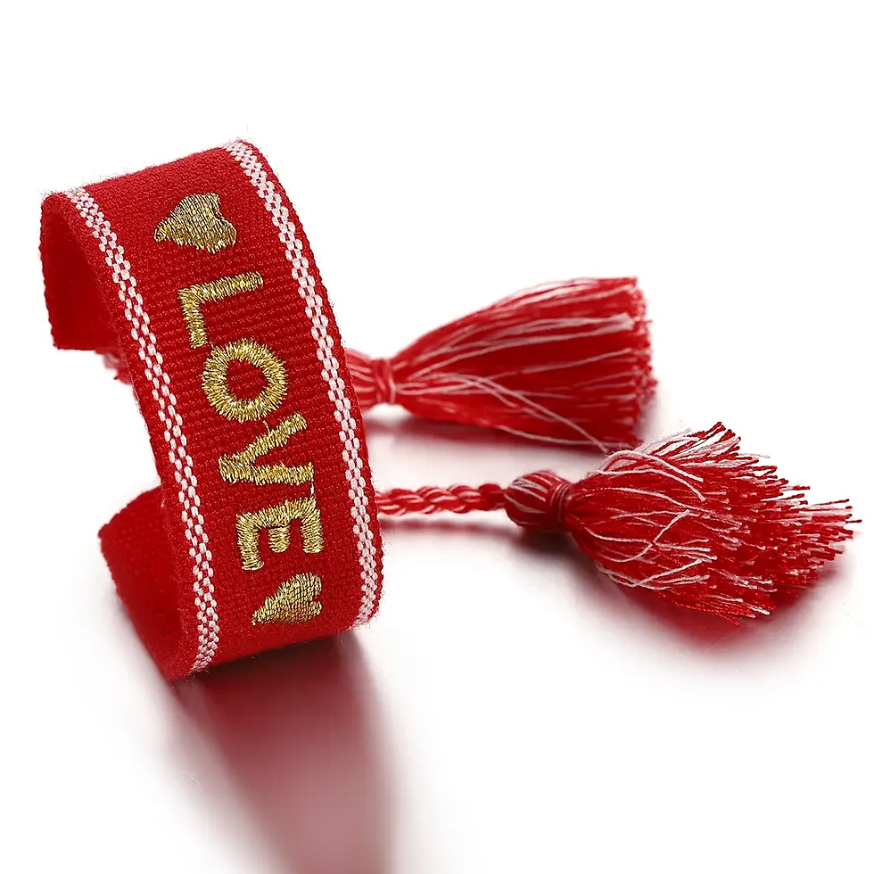 Miniature : Bracelet Coeur de Vérone rouge avec inscription LOVE et pompons assortis.