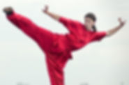 Man in Red pratica Kung Fu